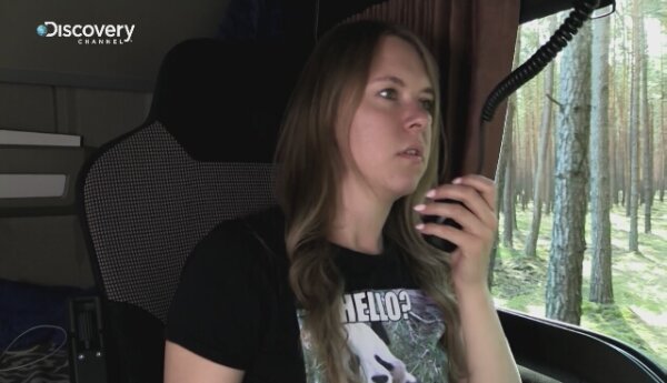 "Truckerki" Zestaw tańczy na leśnej drodze